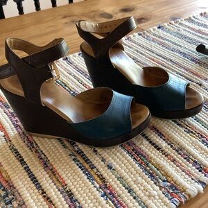 Garnet Hill leather wedge sandal, size 6, green and brown.